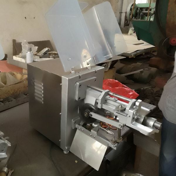Apple Peeling And Cutting Machine