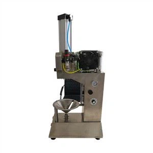 Jemný stroj na loupání kokosu